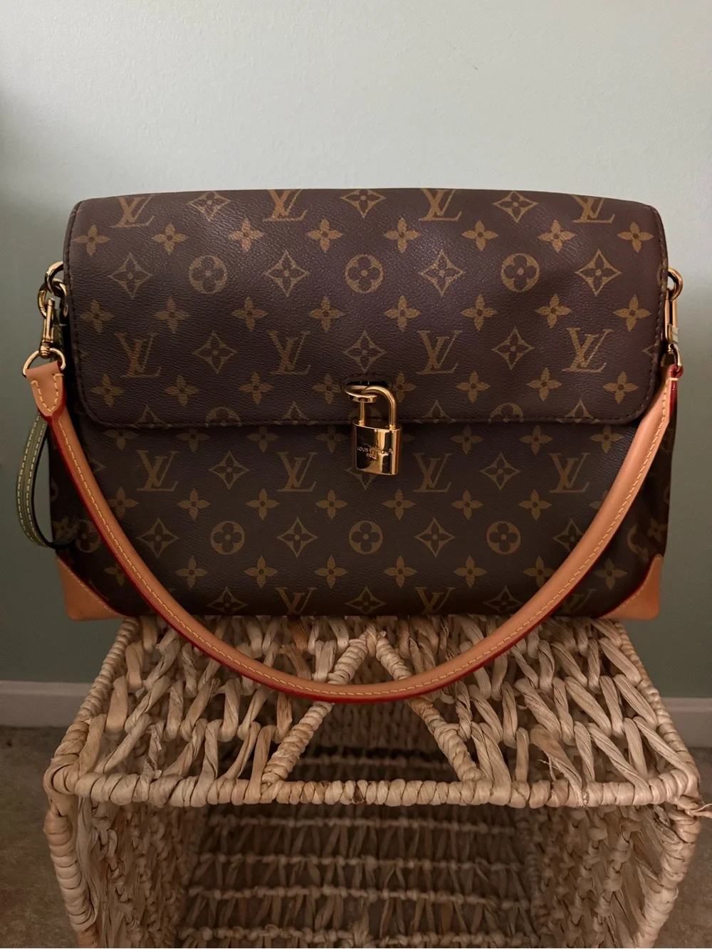 Louis Vuitton Monogram Canvas Shoulder Bag Hideaway MM